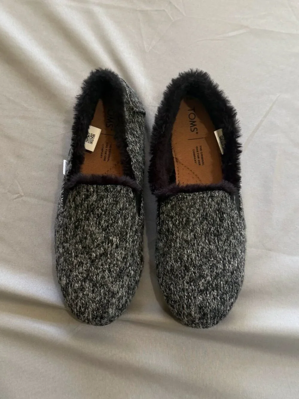 Tom’s Woman’s Fur Lined Heather Knit Slip-on Shoes Size 8 Black And Gray EUC